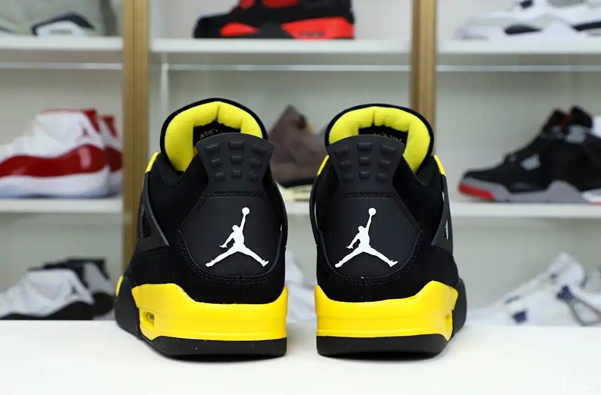 Air Jordan thunder  2023 Jordan4 0325